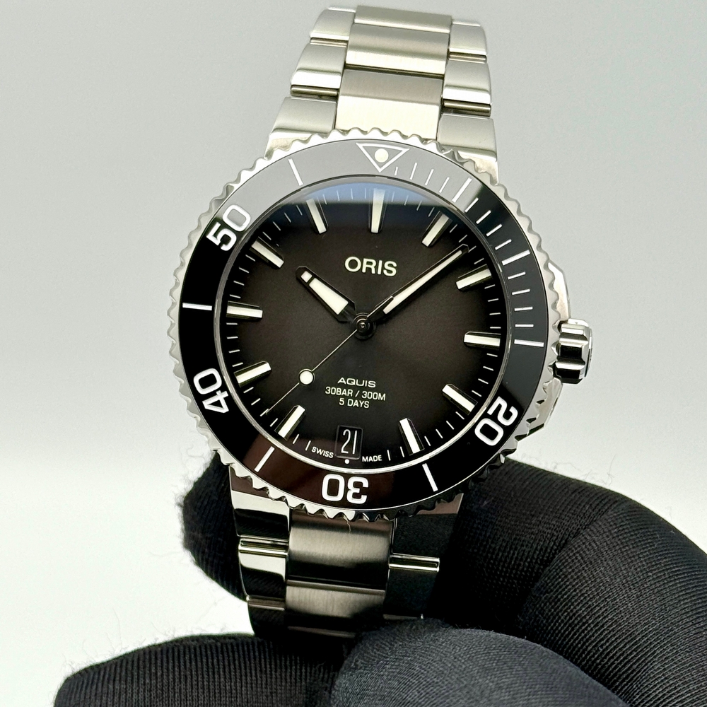 Oris Aquis Date Calibre 400 Grey