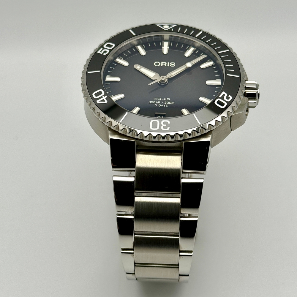 Oris Aquis Date Calibre 400 Grey