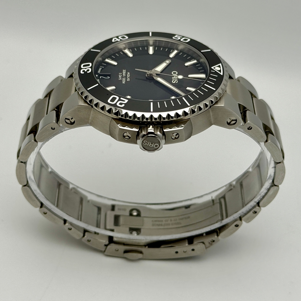Oris Aquis Date Calibre 400 Grey