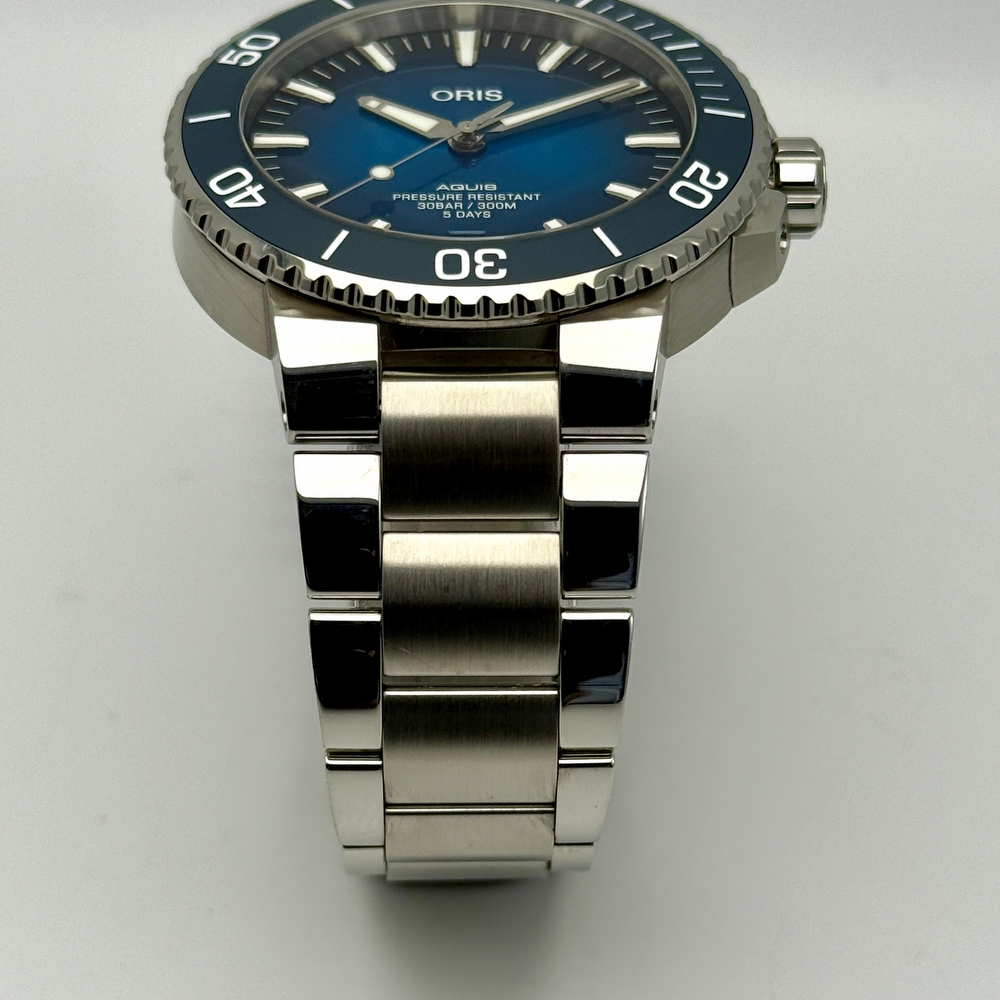 Aquis Date Calibre 400 Blue 