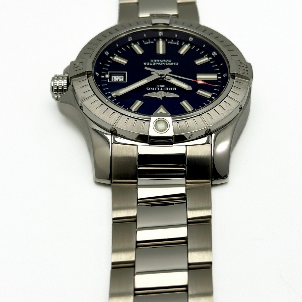 Breitling Avenger 