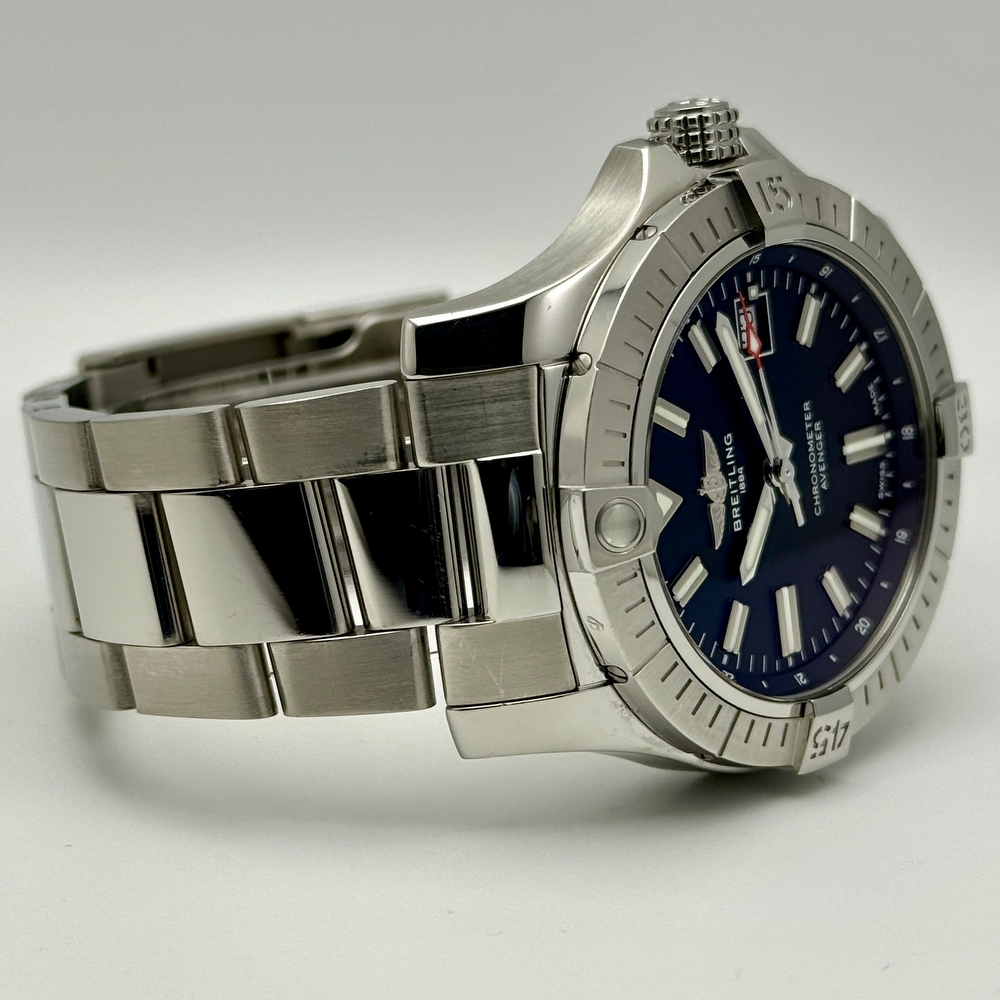 Breitling Avenger 