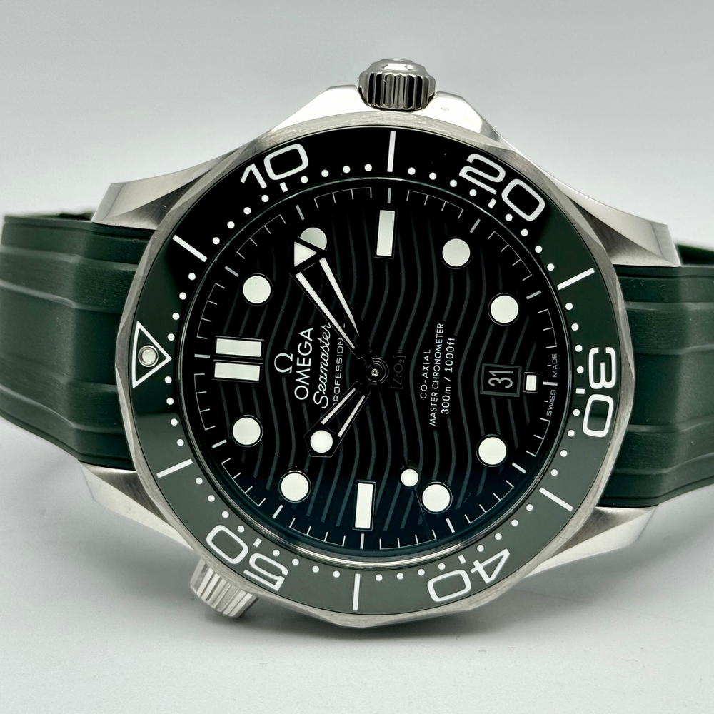 Omega Seamaster Diver 300M Green Rubber 