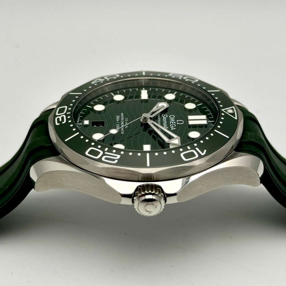 Omega Seamaster Diver 300M Green Rubber 