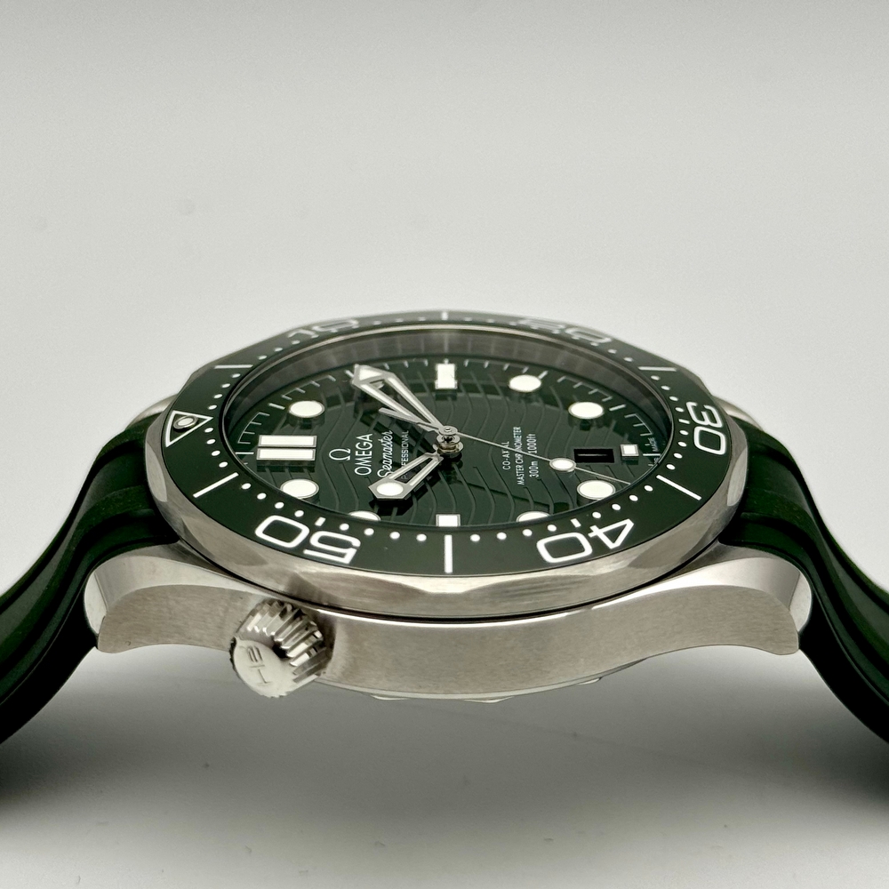 Omega Seamaster Diver 300M Green Rubber 