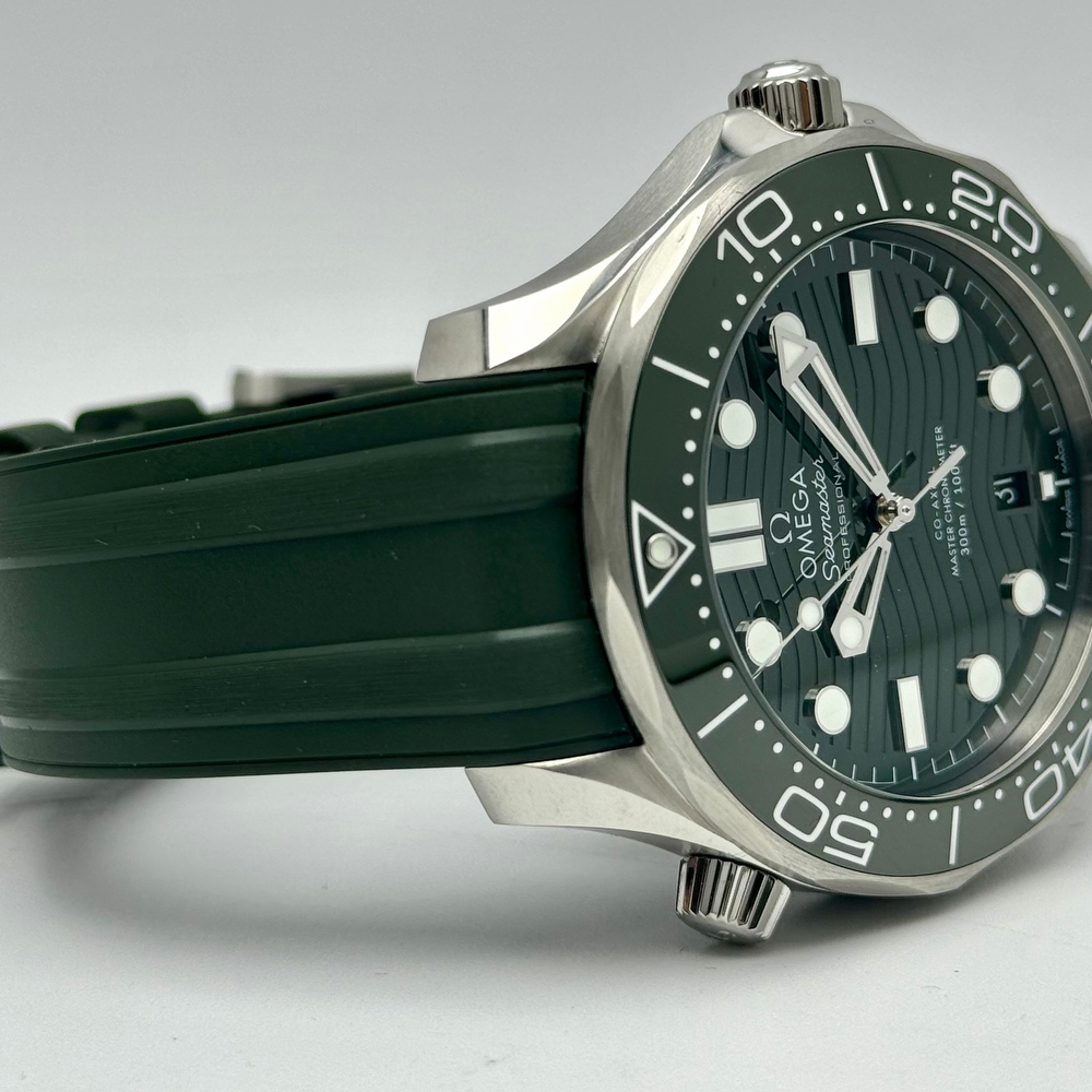 Omega Seamaster Diver 300M Green Rubber 