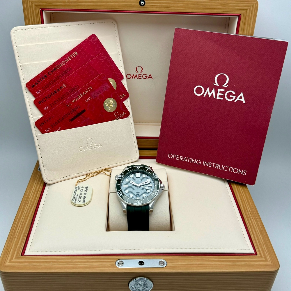Omega Seamaster Diver 300M Green Rubber 