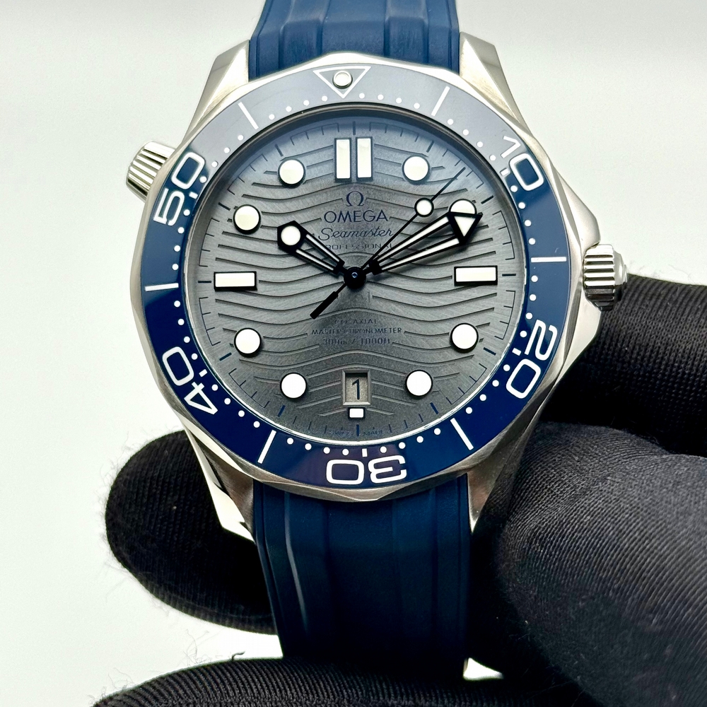 OMEGA SEAMASTER DIVER MASTER CHRONOMETER GREY