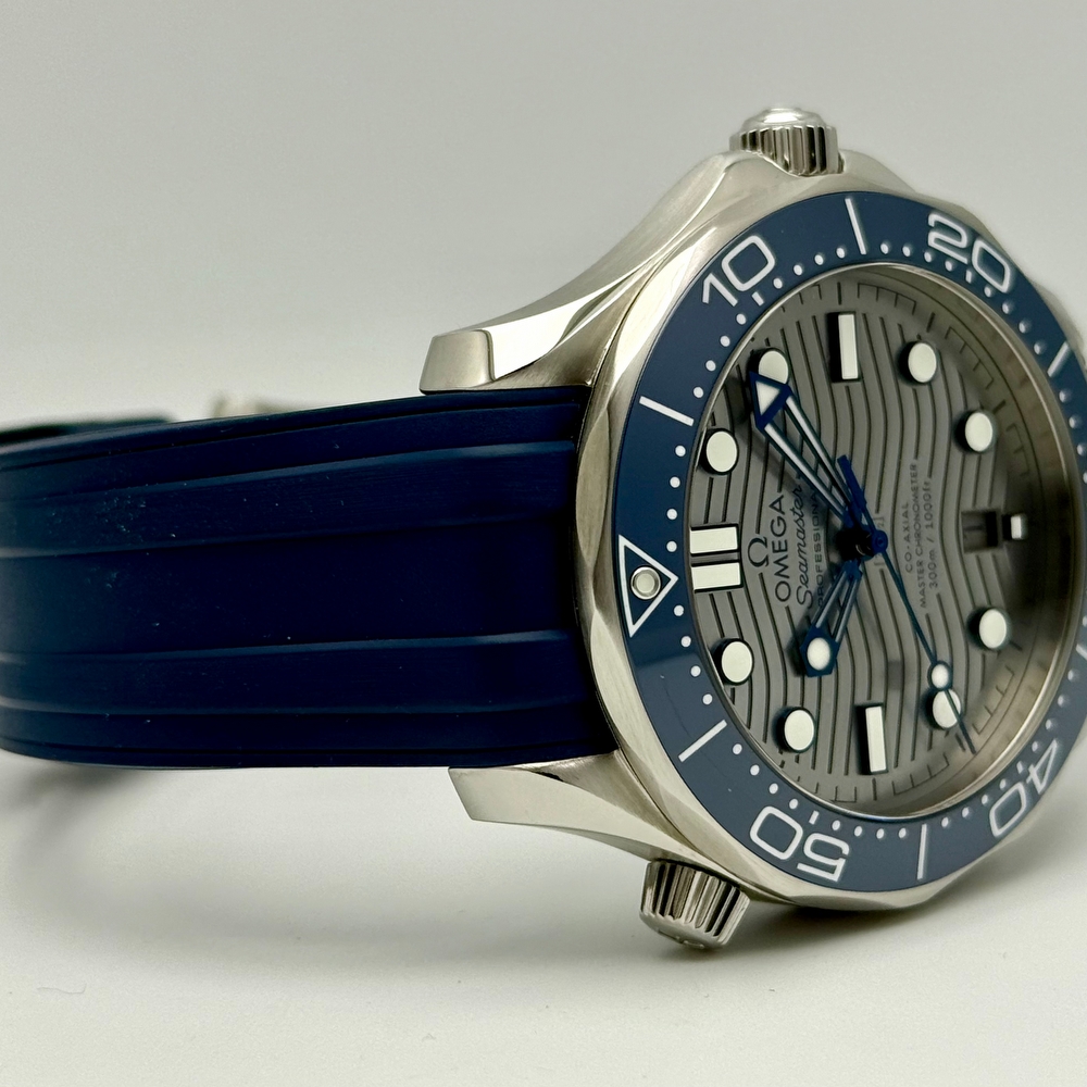 OMEGA SEAMASTER DIVER MASTER CHRONOMETER GREY