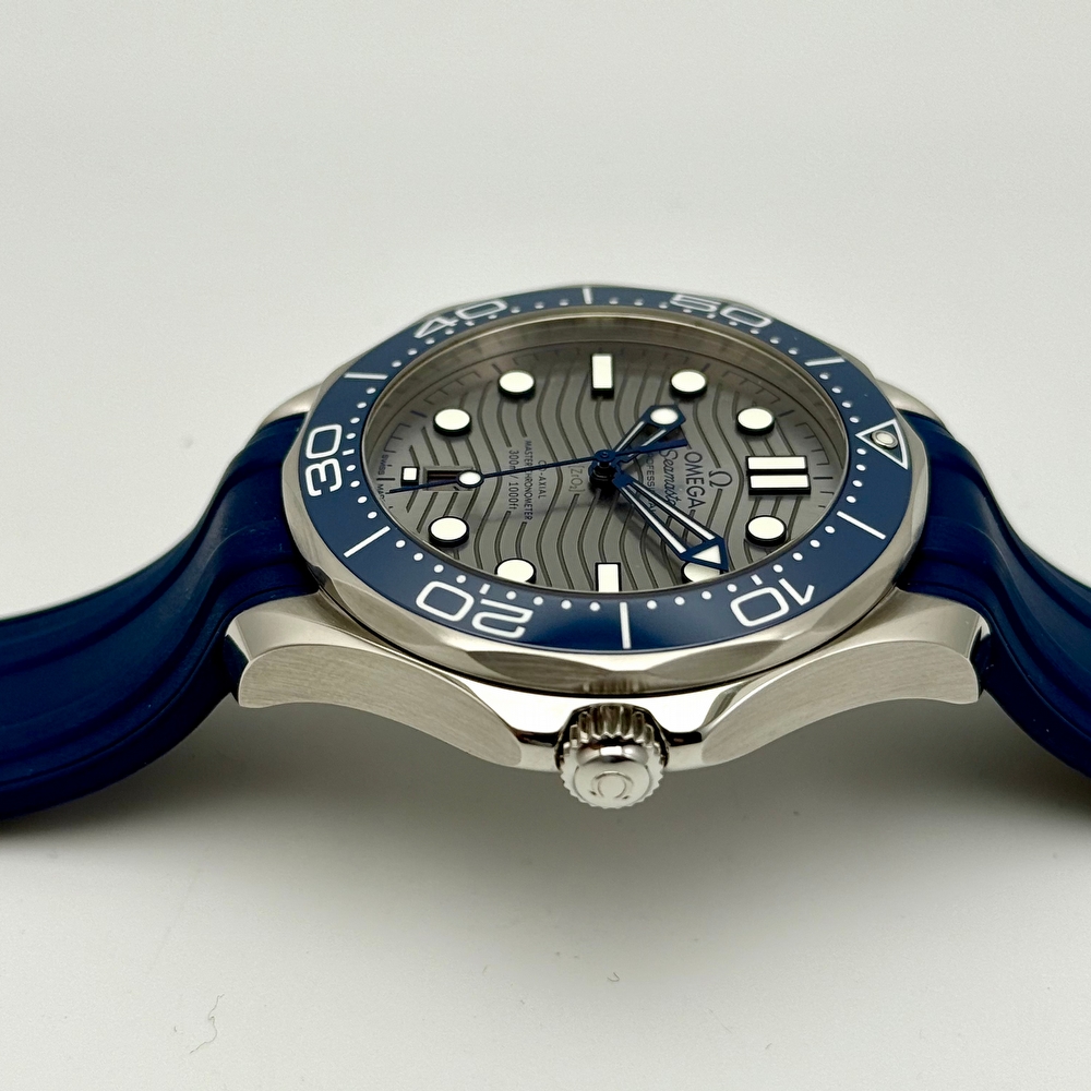 OMEGA SEAMASTER DIVER MASTER CHRONOMETER GREY