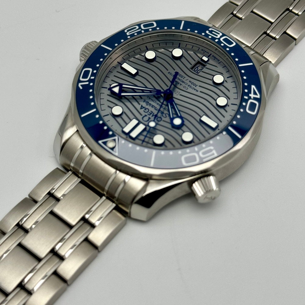 OMEGA SEAMASTER DIVER MASTER CHRONOMETER GREY