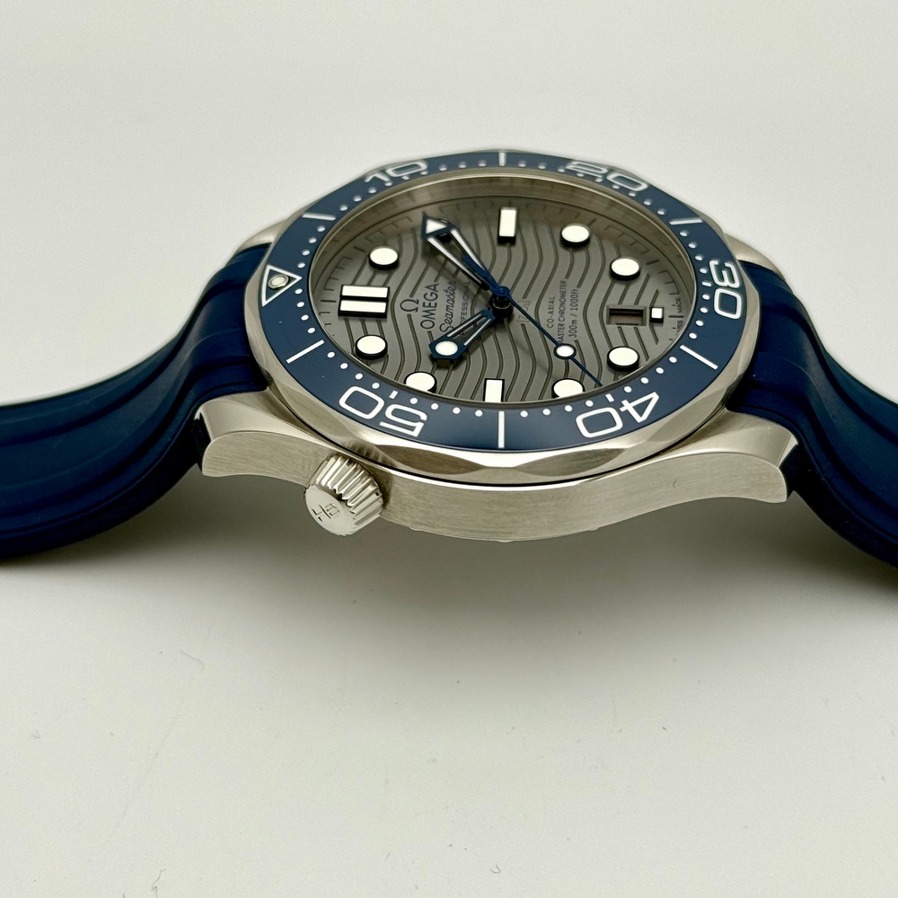 OMEGA SEAMASTER DIVER MASTER CHRONOMETER GREY