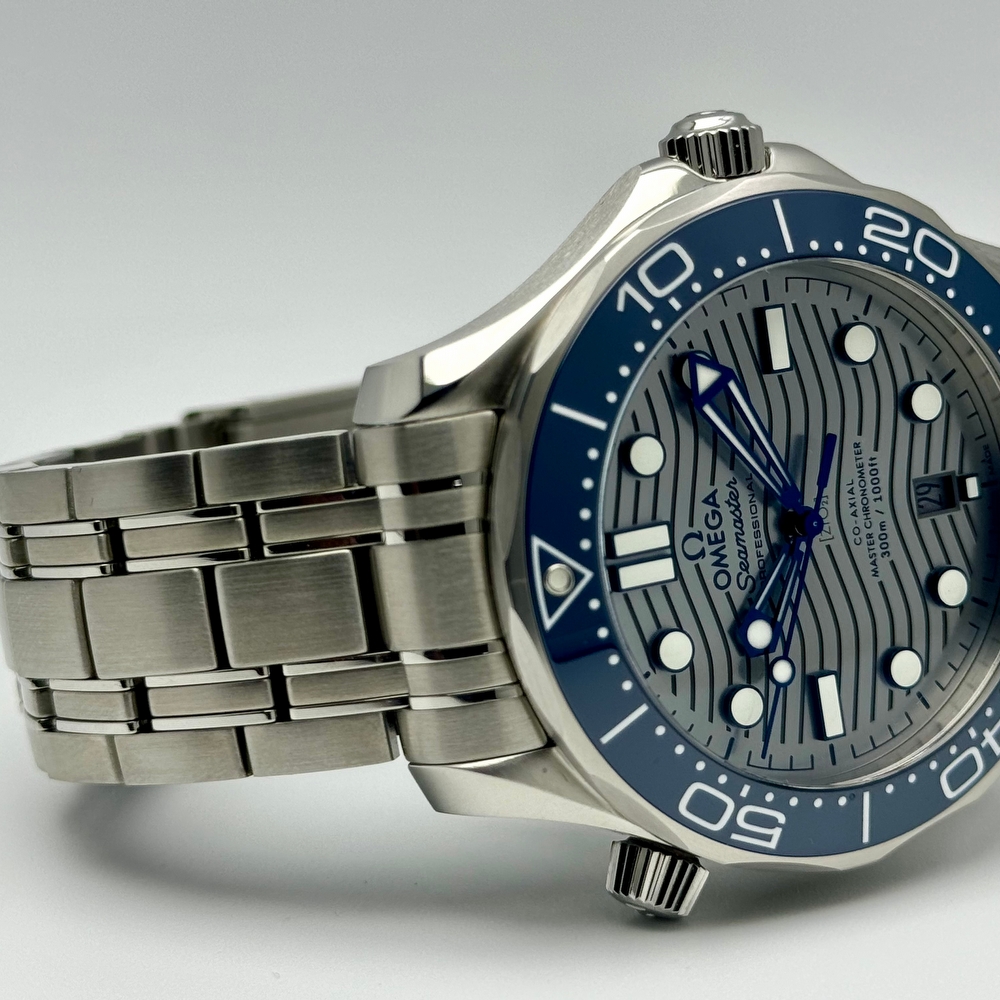 OMEGA SEAMASTER DIVER MASTER CHRONOMETER GREY