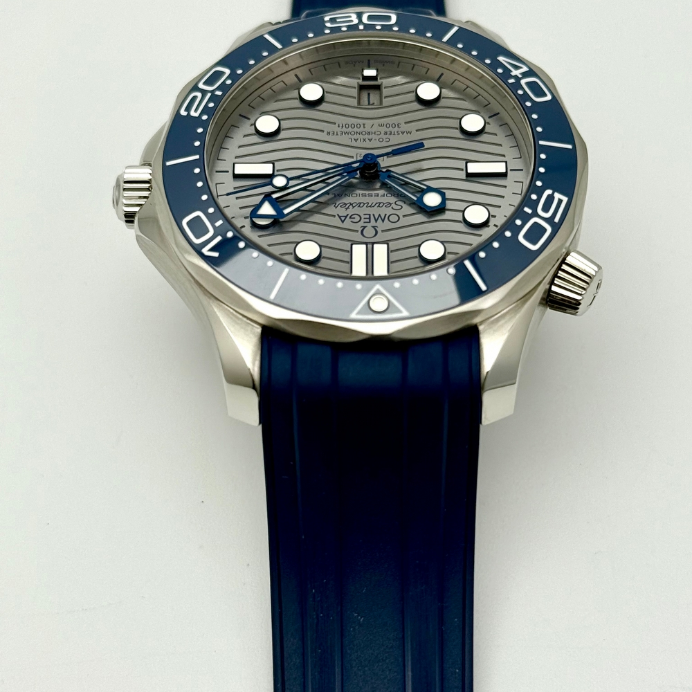 OMEGA SEAMASTER DIVER MASTER CHRONOMETER GREY