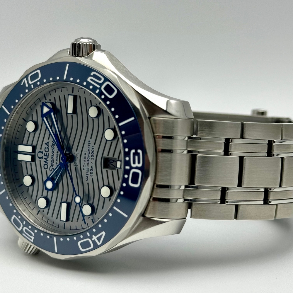 OMEGA SEAMASTER DIVER MASTER CHRONOMETER GREY