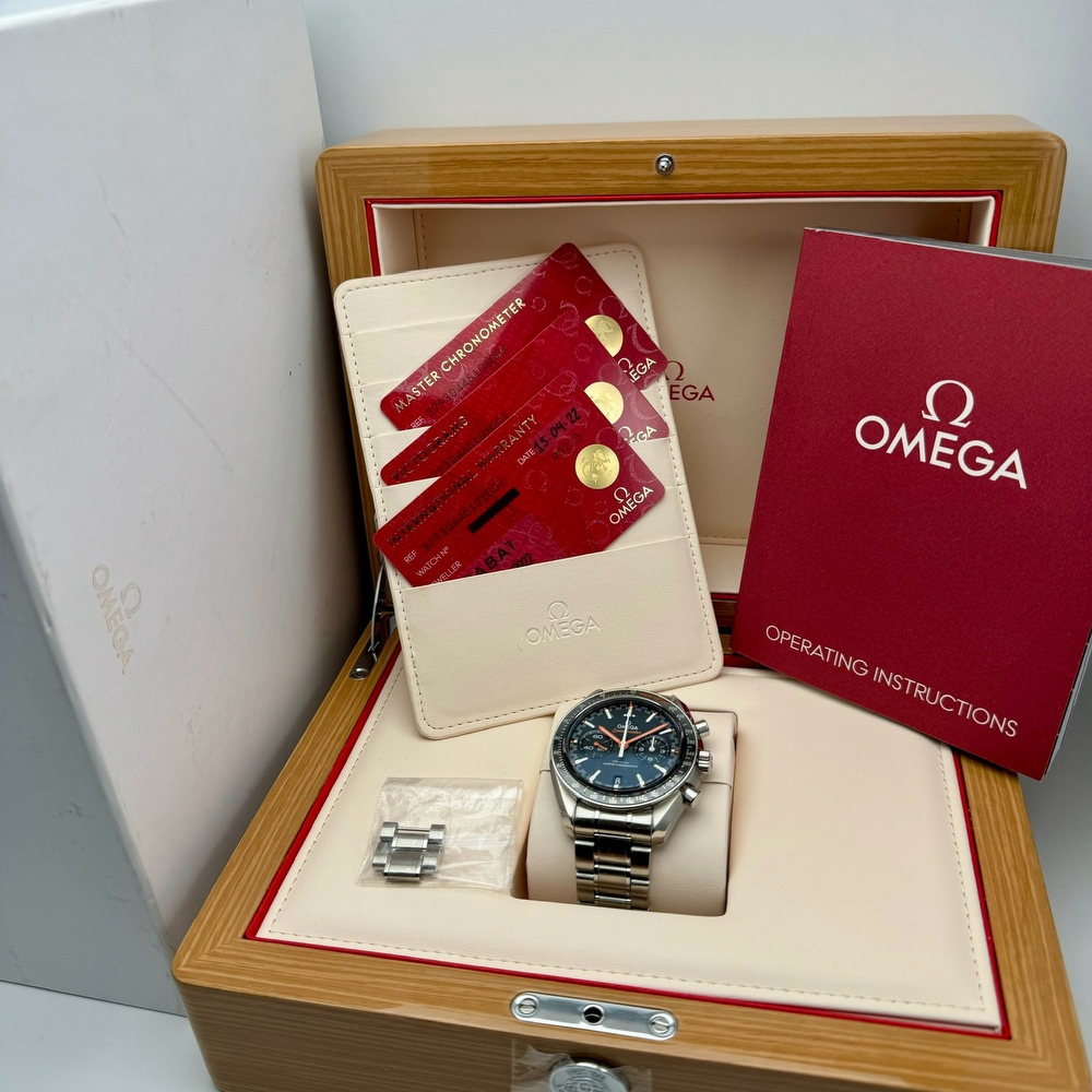 Omega Speedmaster Racing 