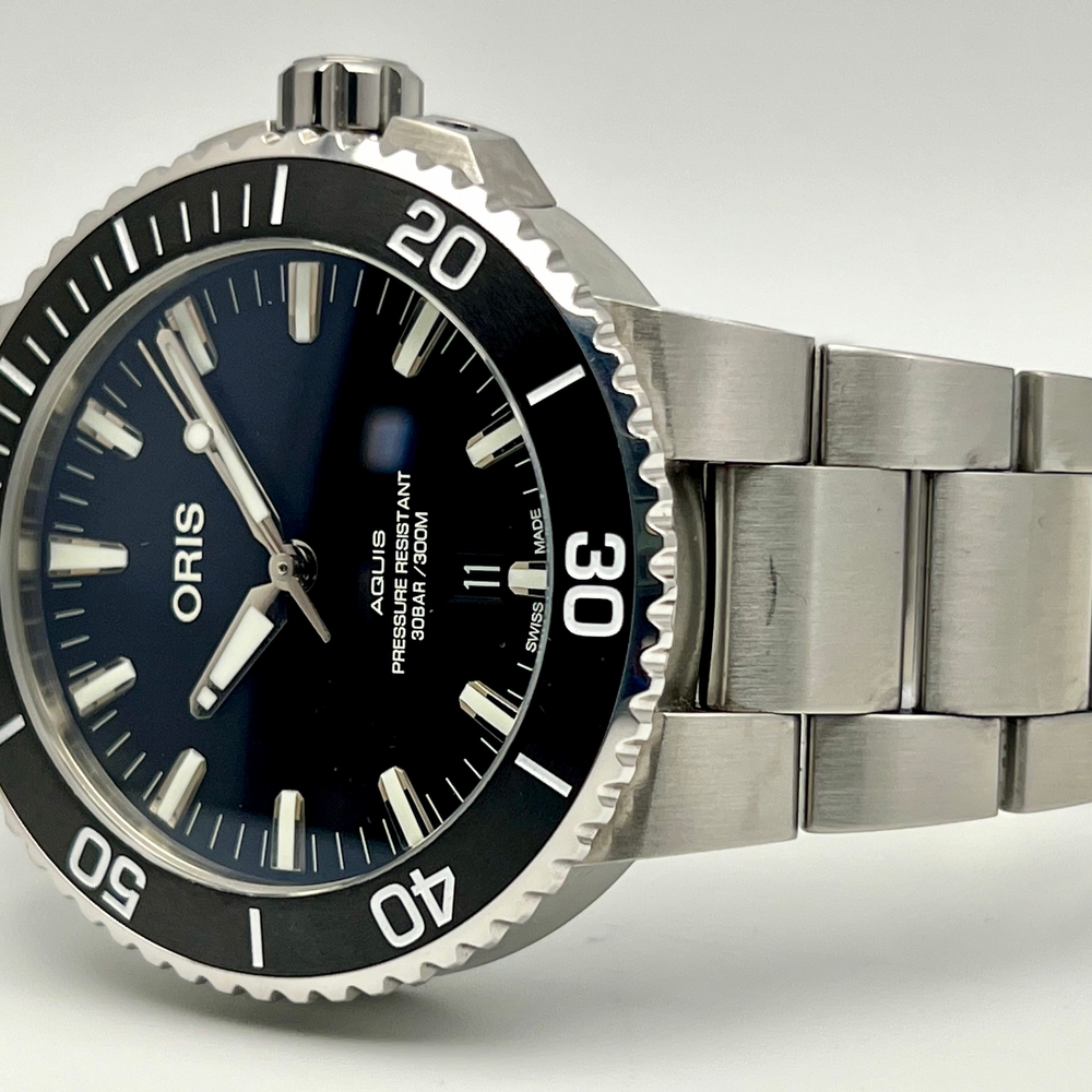 Oris Aquis Date Black