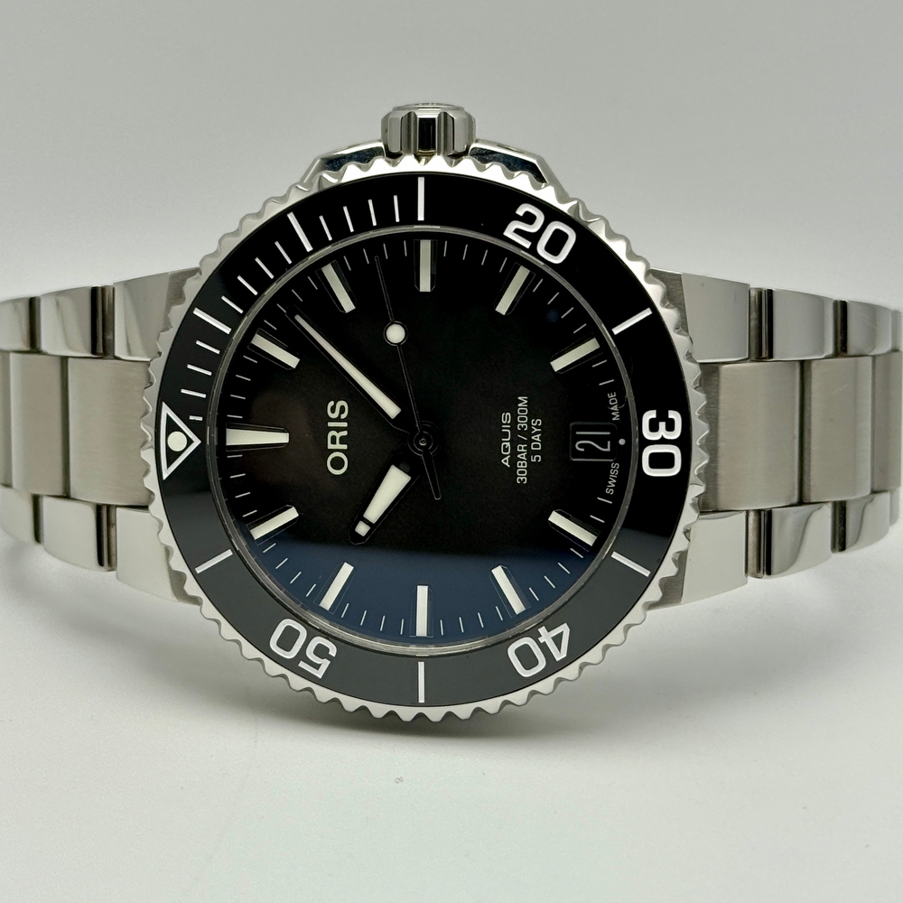Oris Aquis Date Calibre 400 Grey