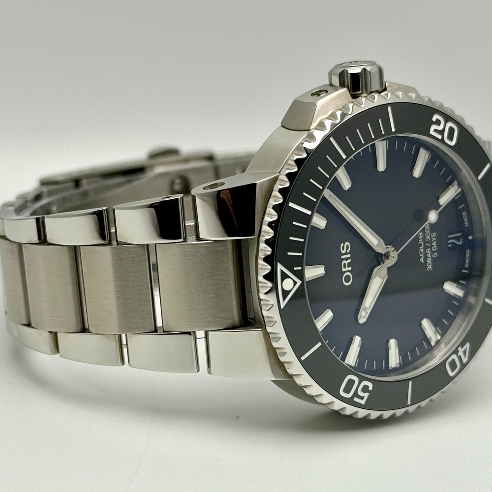 Oris Aquis Date Calibre 400 Grey