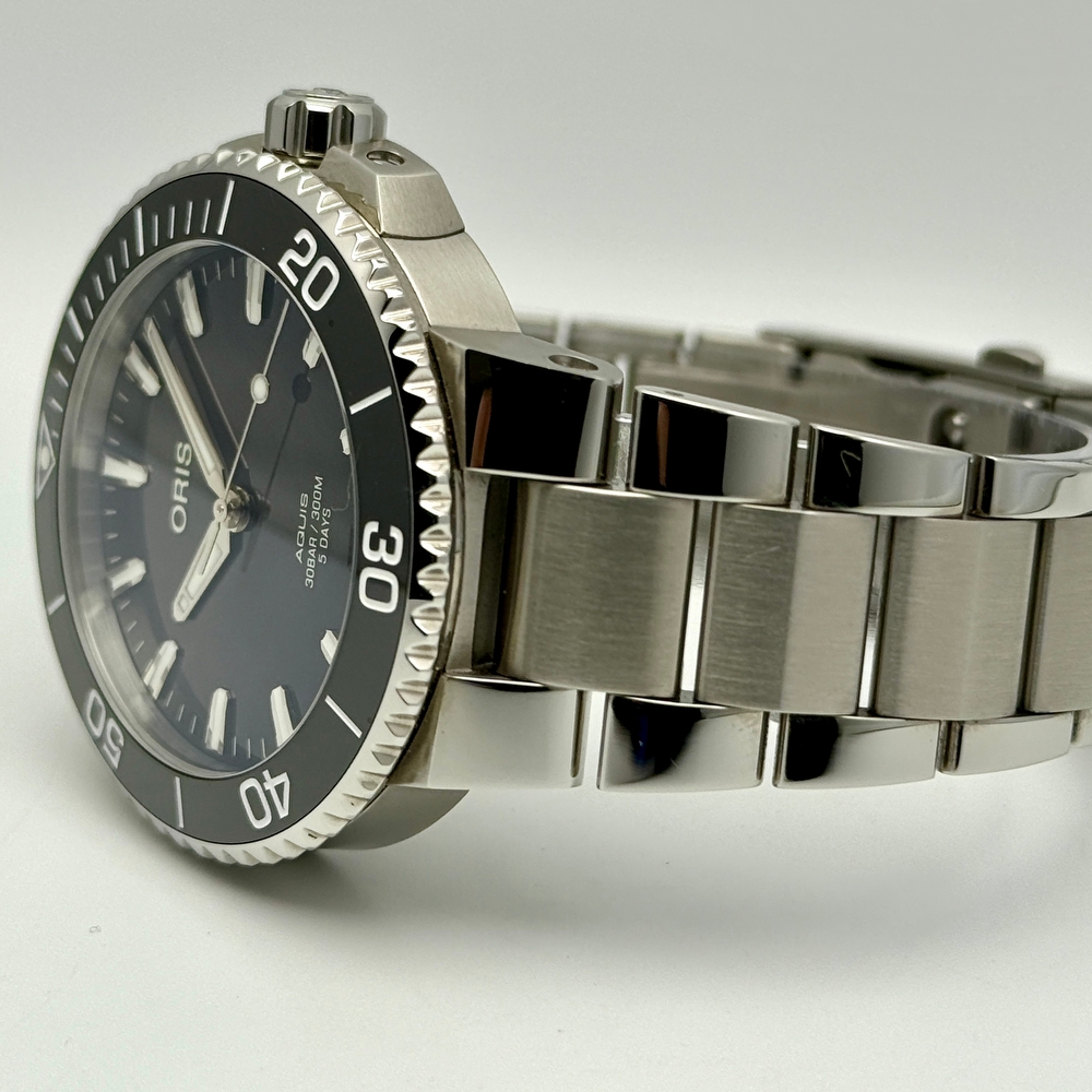 Oris Aquis Date Calibre 400 Grey