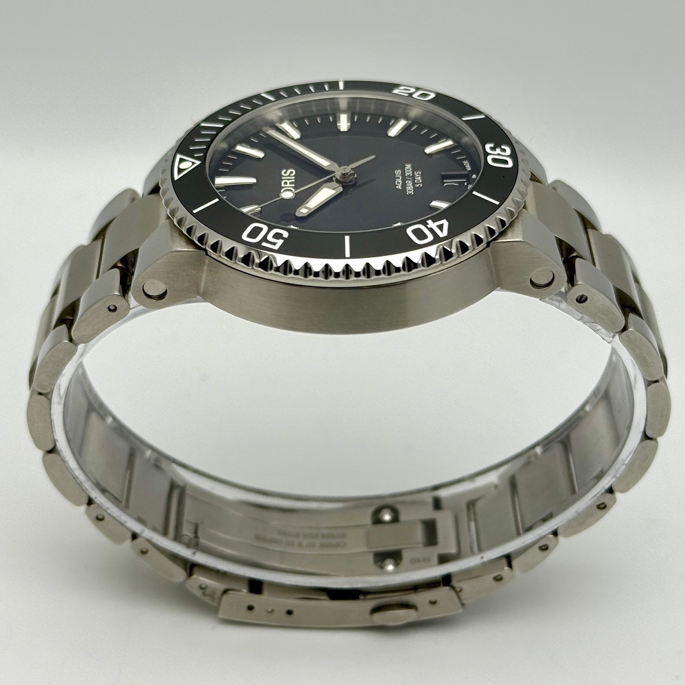 Oris Aquis Date Calibre 400 Grey
