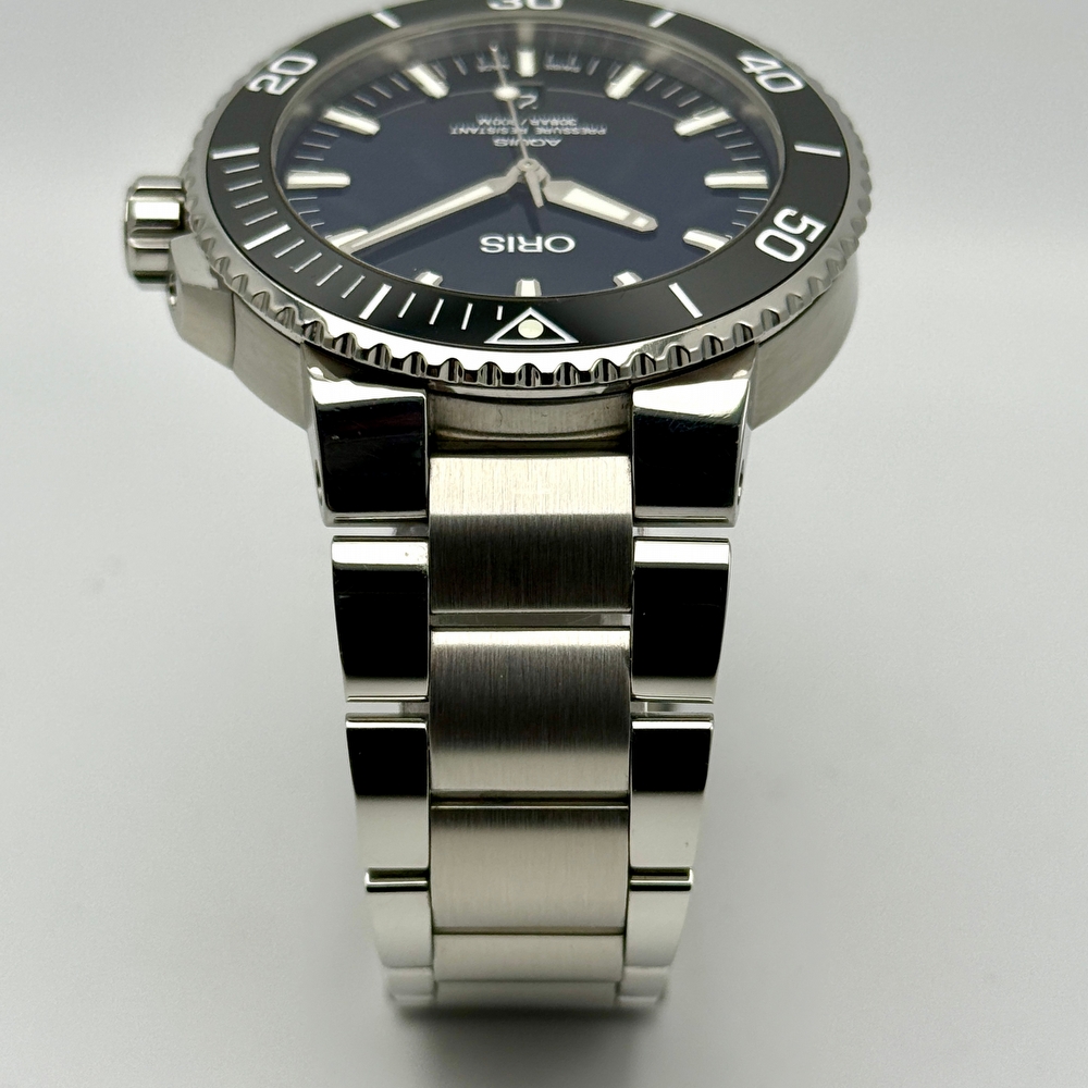 Oris Aquis Date Gradient Blue