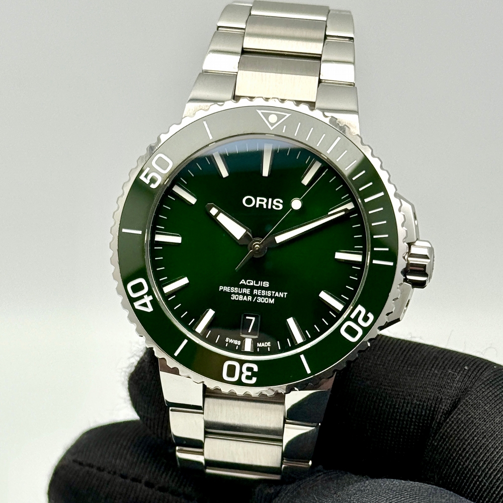 Oris Aquis Date Green