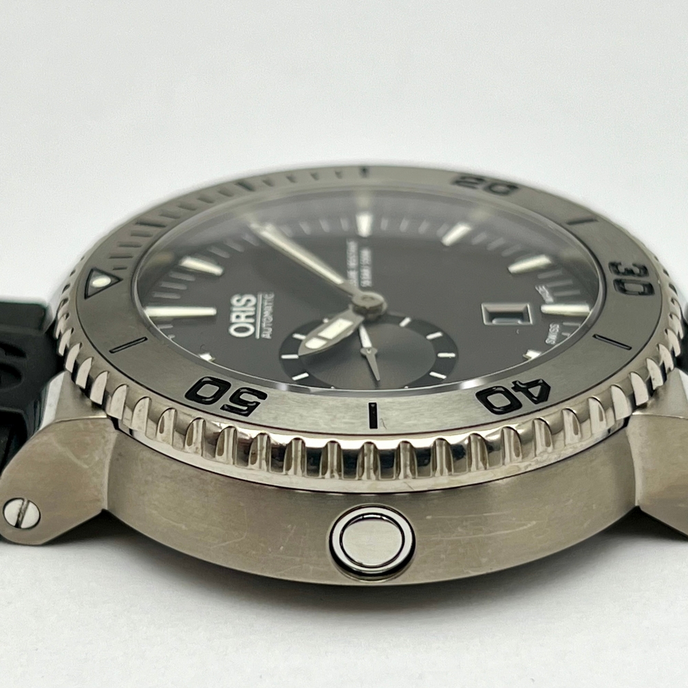 Oris aquis titanium small second deals