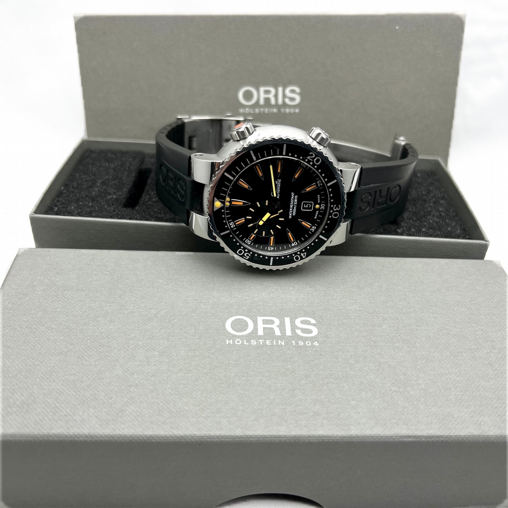 Oris Divers Small Seconds Date