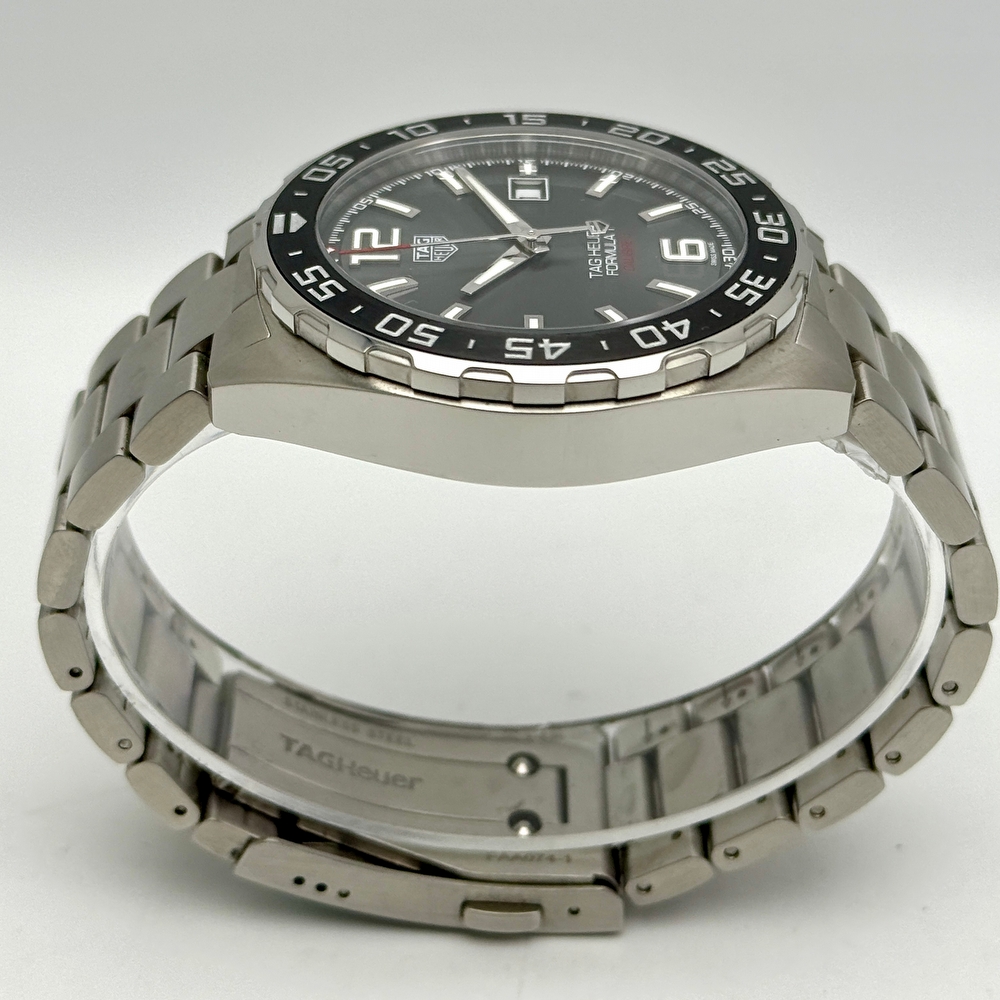 TAG Heuer Formula 1 Date